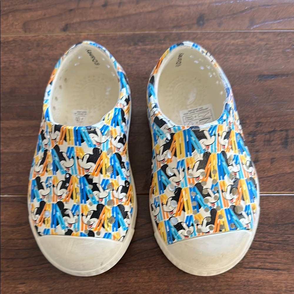 Kids native jefferson x Disney Slip-On Shoes - Multicolor